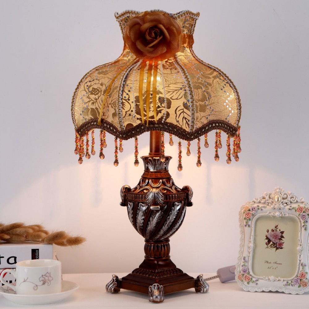 Middle and high-end creative simple modern retro bedroom bedside lamp hotel living room European-style table lamp