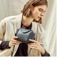 Spring and summer new female bag leather clutch bag Korean version of the first layer of leather shoulder bag messenger bag female shell bag