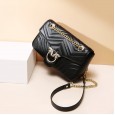 Summer new niche light luxury female bag shoulder messenger bag female bee chain bag small black bag