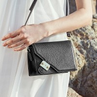 Spring and summer leather handbags new lychee pattern Korean fashion slung shoulder new bag leather small square bag